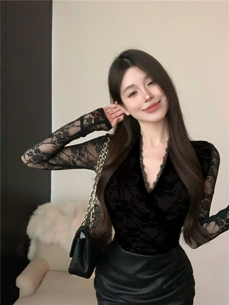 Black Long-sleeve V-neck Lace Base Top